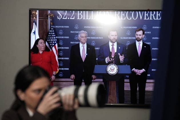 September 22, 2026, Washington, District Of Columbia, USA: United States Vice President JD Vance holds a press conference in the South Court Auditorium in the Eisenhower Executive Office Building on the White House Campus in Washington, DC, USA, on September 22, 2026 Washington USA - ZUMAs152 20260922_faa_s152_331 Copyright: xYurixGripasx-xPoolxviaxCNPx