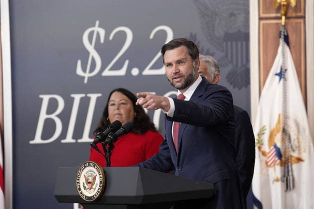 September 22, 2026, Washington, District Of Columbia, USA: United States Vice President JD Vance holds a press conference in the South Court Auditorium in the Eisenhower Executive Office Building on the White House Campus in Washington, DC, USA, on September 22, 2026 Washington USA - ZUMAs152 20260922_faa_s152_333 Copyright: xYurixGripasx-xPoolxviaxCNPx