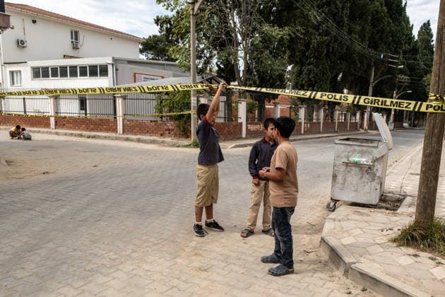 September 22, 2026, Manisa, Turkey: Children stand in front of police crime scene tape. Police maintained security measures around a high school in Turgutlu, in Turkey™s western Manisa province, following a shooting that left 11 people injured. The Turkish Interior Minister and Education Minister addressed the media following the incident. Manisa Turkey - ZUMAs197 20260922_aaa_s197_452 Copyright: xMuratxKocabasx