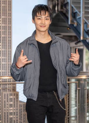 September 22, 2026, New York, New York, USA: South Korean singer and songwriter, JAY B visits the Empire State Building in New York to celebrate the 2026 Tape, Roots Tour ahead of his performance at Palladium Times Square. 22 September 2026 New York USA - ZUMAa265 20260922_zep_a265_007 Copyright: xEricxAcquayex