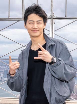 September 22, 2026, New York, New York, USA: South Korean singer and songwriter, JAY B visits the Empire State Building in New York to celebrate the 2026 Tape, Roots Tour ahead of his performance at Palladium Times Square. 22 September 2026 New York USA - ZUMAa265 20260922_zep_a265_016 Copyright: xEricxAcquayex