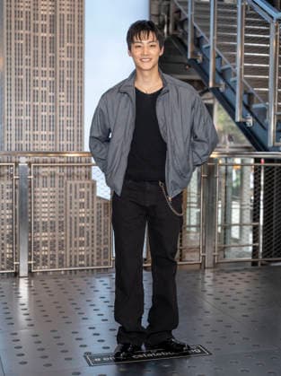 September 22, 2026, New York, New York, USA: South Korean singer and songwriter, JAY B visits the Empire State Building in New York to celebrate the 2026 Tape, Roots Tour ahead of his performance at Palladium Times Square. 22 September 2026 New York USA - ZUMAa265 20260922_zep_a265_002 Copyright: xEricxAcquayex