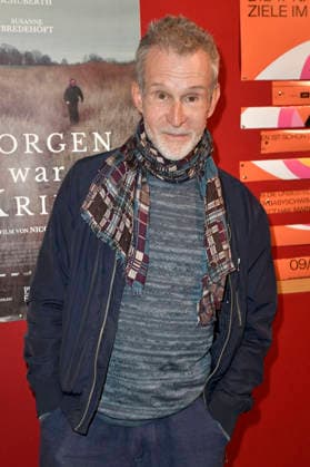 Ulrich Matthes at the premiere of the movie *Morgen war Krieg* at the Delphi Lux in Berlin, September 22, 2026 Foto:xM.xBehrensx xFuturexImagex krieg_6907
