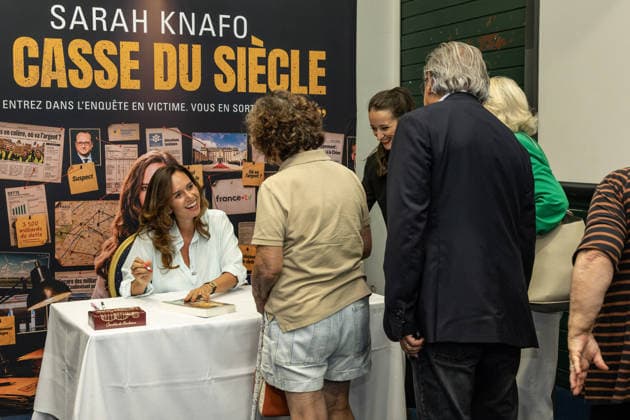 Sarah Knafo Book Signing - Bordeaux Sarah Knafo, French MEP for the Reconquête! party, signs copies of her book Le Casse du Siècle ( The Heist of the Century ) and speaks with readers during a book signing event at the Automobile Club du Sud-Ouest in Bordeaux, France, on September 22, 2026. Photo by Margot Le Gonidec ABACAPRESS.COM Bordeaux France  Copyright: xLexGonidecxMargot ABACAx