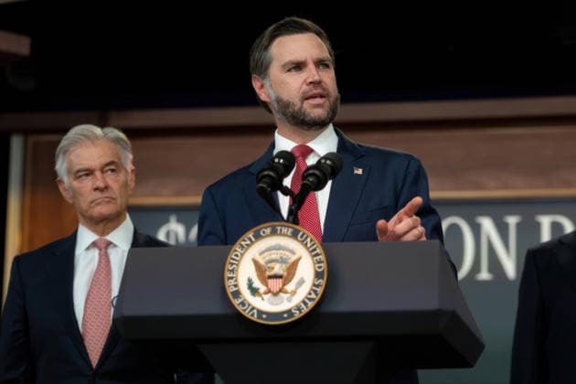 September 22, 2026, Washington, Dc, United States of America: U.S. Vice President J.D Vance calls on a reporter during a news conference on alleged Affordable Care Act fraud at the White House Eisenhower Executive Office Building, September 22, 2026 in Washington, D.C. Vance announced over 750,000 people will be removed from the program for allegedly ineligible enrollment. Washington United States of America - ZUMAp138 20260922_zaa_p138_027 Copyright: xEmilyxJ.xHiggins WhitexHousex