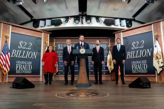 September 22, 2026, Washington, Dc, United States of America: U.S. Vice President J.D Vance remarks during a news conference on alleged Affordable Care Act fraud at the White House Eisenhower Executive Office Building, September 22, 2026 in Washington, D.C. Standing from left: Medicare & Medicaid Services Chief Operating Officer Kimberly Brandt, CMS Administrator Mehmet Oz, Vice President JD Vance, FTC Chairman Andrew Ferguson and HHS Deputy Secretary nominee Chris Klomp. Washington United States of America - ZUMAp138 20260922_zaa_p138_029 Copyright: xEmilyxJ.xHiggins WhitexHousex