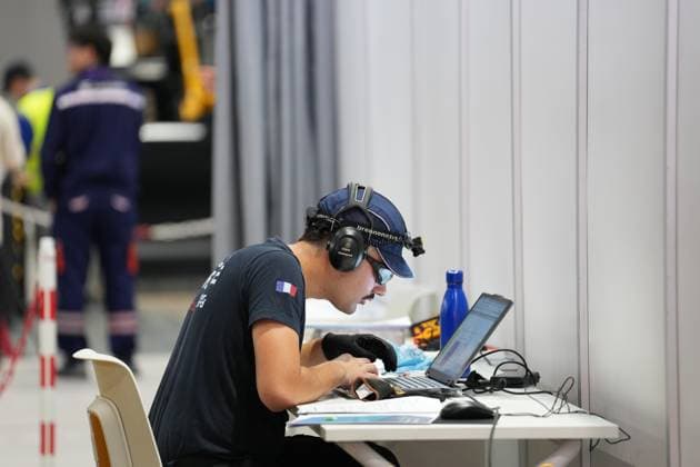 (260923) -- SHANGHAI, Sept. 23, 2026 -- A contestant participates in the heavy vehicle technology event during the 48th WorldSkills Competition in east China s Shanghai, Sept. 23, 2026. The competition kicks off at the National Exhibition and Convention Center here on Wednesday. ) CHINA-SHANGHAI-WORLDSKILLS COMPETITION (CN) XingxGuangli 