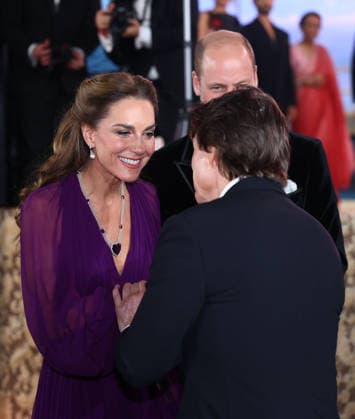 . 22 09 2026. London, United Kingdom. Prince William and Kate Middleton, the Prince and Princess of Wales, are greeted by Tom Cruise at the world premiere of Digger, the Royal Film Performance in London.  xPicturexbyxi-Imagesx xPoolx IIM-27022-0100