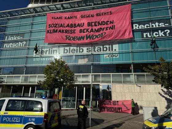 Environmental activists protest at CDU headquarters in Berlin BERLIN, GERMANY - SEPTEMBER 23: Environmental activists stage a protest at the Christian Democratic Union (CDU) headquarters as a banner reading KLARE KANTE GEGEN RECHTS - SOZIALABBAU BEENDEN, KLIMAKRISE BEKÄMPFEN! ( Take a clear stand against the right - end cuts to social welfare, fight the climate crisis! ) is displayed on the building facade in Berlin, Germany, on September 23, 2026. ROBIN WOOD activists climbed the CDU headquarters and unfurled the banner, criticizing the CDU-led federal government over what they described as insufficient action on climate protection and a lack of measures to counter the rise of the far-right Alternative for Germany (AfD). Cuneyt Karadag  Copyright: x2026xAnadoluxCuneytxKaradagx
