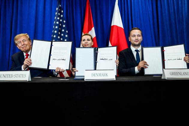 September 22, 2026, New York City, Ny, United States of America: U.S. President Donald Trump, left, smiles as he holds up a signed security agreement with Danish Prime Minister Mette Frederiksen, center, and Greenland Prime Minister Jens-Frederik Nielsen, right, at UN Headquarters, September 22, 2026 in New York City, New York. New York City United States of America - ZUMAp138 20260922_zaa_p138_008 Copyright: xDanielxTorok WhitexHousex