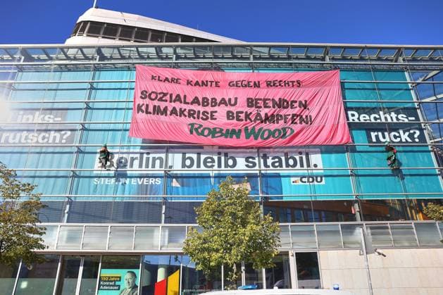 Berlin, Germany, September 23, 2026, Konrad Adenauer House: Activists from the environmental organization Robin Wood unfurled a banner reading Take a Clear Stand Against the Right: End Social Cuts, Fight the Climate Crisis from the roof of the CDU headquarters in Berlin. Copyright: xdtsxNachrichtenagenturx dts_136046
