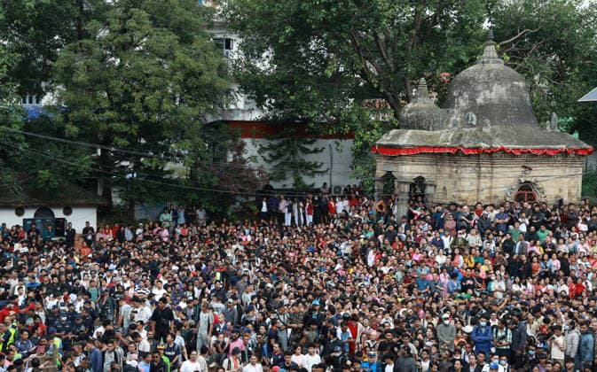 September 23, 2026, Kathmandu, Nepal: Nepali people participate in the cultural event during the erection of a wooden pole Yosin or Indradhoj to mark the beginning of the Indrajatra Festival at Hanumandhoka Durbar Square in Kathmandu, Nepal on September 23, 2026. Nepali celebrate the Indra Jatra festival to worship Indra, the god of rain according to the Hindu myth and to mark the end of monsoon season. Kathmandu Nepal - ZUMAs233 20260923_zap_s233_008 Copyright: xSunilxSharmax