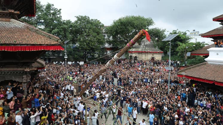 September 23, 2026, Kathmandu, Nepal: Nepali people erect a wooden pole Yosin or Indradhoj to mark the beginning of the Indrajatra Festival at Hanumandhoka Durbar Square in Kathmandu, Nepal on September 23, 2026. Nepali celebrate the Indra Jatra festival to worship Indra, the god of rain according to the Hindu myth and to mark the end of monsoon season. Kathmandu Nepal - ZUMAs233 20260923_zap_s233_009 Copyright: xSunilxSharmax