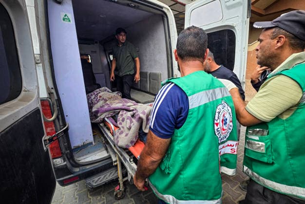 Medics Bring Bodies and Wounded to Nasser Medical Complex Medics bring bodies and wounded Palestinians to Nasser Medical Complex in Khan Younis, southern Gaza Strip, on September 23, 2026, following an Israeli airstrike that targeted a civilian vehicle near the Asdaa junction in Mawasi Khan Younis. Photo by Tariq Mohammad APA Images Khan Yunis Gaza Strip Palestinian Territory 230926_Khan_Yunis_TM_00(10) Copyright: xapaimagesxTariqxMohammad xapaimagesx