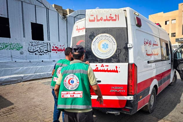 Medics Bring Bodies and Wounded to Nasser Medical Complex Medics bring bodies and wounded Palestinians to Nasser Medical Complex in Khan Younis, southern Gaza Strip, on September 23, 2026, following an Israeli airstrike that targeted a civilian vehicle near the Asdaa junction in Mawasi Khan Younis. Photo by Tariq Mohammad APA Images Khan Yunis Gaza Strip Palestinian Territory 230926_Khan_Yunis_TM_00(12) Copyright: xapaimagesxTariqxMohammad xapaimagesx