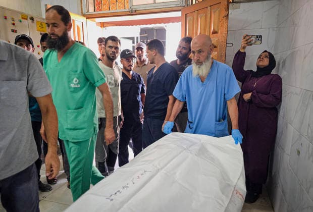 Medics Bring Bodies and Wounded to Nasser Medical Complex Medics bring bodies and wounded Palestinians to Nasser Medical Complex in Khan Younis, southern Gaza Strip, on September 23, 2026, following an Israeli airstrike that targeted a civilian vehicle near the Asdaa junction in Mawasi Khan Younis. Photo by Tariq Mohammad APA Images Khan Yunis Gaza Strip Palestinian Territory 230926_Khan_Yunis_TM_00(14) Copyright: xapaimagesxTariqxMohammad xapaimagesx