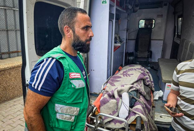 Medics Bring Bodies and Wounded to Nasser Medical Complex Medics bring bodies and wounded Palestinians to Nasser Medical Complex in Khan Younis, southern Gaza Strip, on September 23, 2026, following an Israeli airstrike that targeted a civilian vehicle near the Asdaa junction in Mawasi Khan Younis. Photo by Tariq Mohammad APA Images Khan Yunis Gaza Strip Palestinian Territory 230926_Khan_Yunis_TM_00(3) Copyright: xapaimagesxTariqxMohammad xapaimagesx