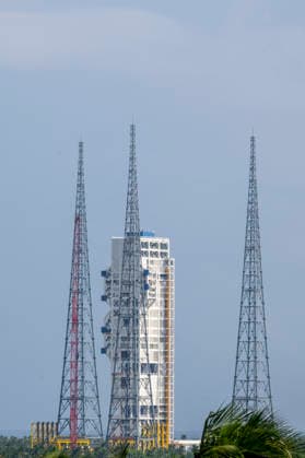 WENCHANG, CHINA - SEPTEMBER 23: A general view shows the construction of a dedicated launch pad for the Long March 10A carrier rocket on September 23, 2026 in Wenchang, Hainan Province of China. The facility is part of China s ongoing efforts to support future manned lunar missions.  Copyright: xVCGx 111668959020