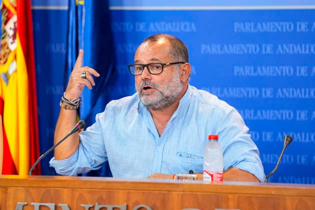 Series of press conferences by spokespeople for the parliamentary groups in the Andalusian Parliament Rafael Sánchez Rufo, deputy spokesperson for the Por Andalucía Parliamentary Group, during the press conference round featuring spokespersons from the parliamentary groups at the Andalusian Parliament September 23, 2026, in Seville, Andalusia, Spain The spokespersons for the parliamentary groups gather in the press room to address the media on a regular basis September 23, 2026 Joaquí Seville Andalusia Seville Andalusia Spain  Copyright: xJoaquinxCorcherox 7793152