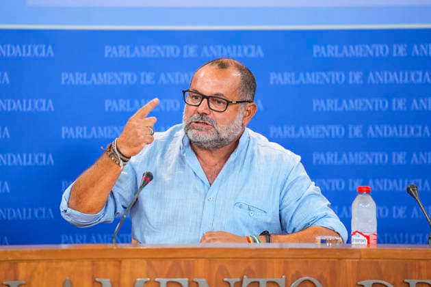 Series of press conferences by spokespeople for the parliamentary groups in the Andalusian Parliament Rafael Sánchez Rufo, deputy spokesperson for the Por Andalucía Parliamentary Group, during the press conference round featuring spokespersons from the parliamentary groups at the Andalusian Parliament September 23, 2026, in Seville, Andalusia, Spain The spokespersons for the parliamentary groups gather in the press room to address the media on a regular basis September 23, 2026 Joaquí Seville Andalusia Seville Andalusia Spain  Copyright: xJoaquinxCorcherox 7793154