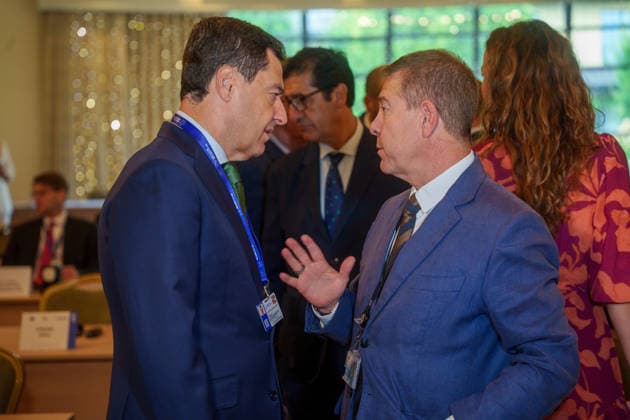 Moreno is participating this Wednesday in Ireland in the meeting of the European Committee of the Regions. The president of the Regional Government of Andalusia, Juanma Moreno i, talks with the President of the Regional Government of Castile-La Mancha, Emiliano García Page d, at the start of the meeting of the Bureau of the Committee of the Regions (CoR) being held in the city of Mullingar, in Ireland. September 23, 2026, in Mullingar, Ireland. The meeting of the Bureau of the European Committee of the Regions in Mullingar was held under the theme Prosperous and Sustainable Communities: Building a Europe That Works for All Territories, where Juanma Moreno addressed two debates. The first focused on the competitiveness, innovation, and ec Copyright: xFranciscoxJ.xOlmox 7793217
