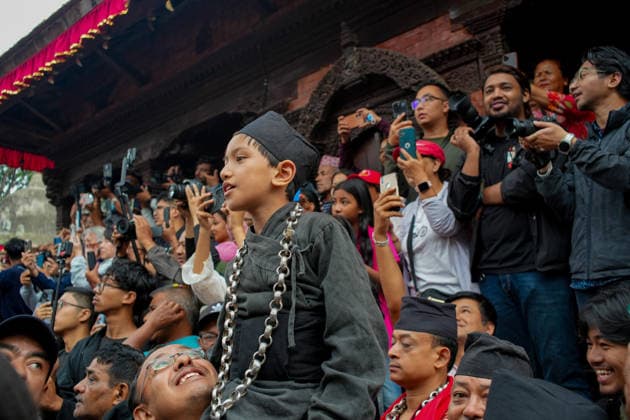 Indra Jatra Festival Started - Kathmandu People gather to watch as the sacred ceremonial wooden pole known as Ya: Shi is erected at Hanuman Dhoka Durbar Square, marking the beginning of the eight-day Indra Jatra festival in Kathmandu, Nepal, on September 23, 2026. The annual festival, one of the biggest celebrations in the Kathmandu Valley, is dedicated to Indra, the Hindu god of rain and heaven, and features traditional chariot processions, masked dances, religious rituals and cultural performances. The festival also includes processions of the living goddess Kumari through the historic streets of Kathmandu. Photo by Sunil Pradhan ABACAPRESS.COM Kathmandu Bagmati Nepal  Copyright: xSuniixPradhan ABACAx