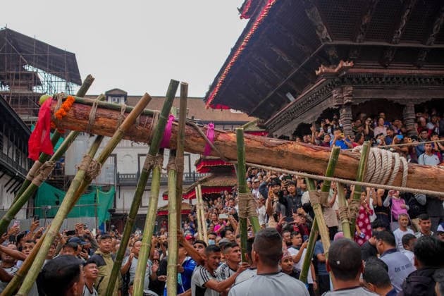 Indra Jatra Festival Started - Kathmandu Devotees erect the sacred ceremonial wooden pole known as Ya: Shi at Hanuman Dhoka Durbar Square, marking the beginning of the eight-day Indra Jatra festival in Kathmandu, Nepal, on September 23, 2026. The annual festival, one of the biggest celebrations in the Kathmandu Valley, is dedicated to Indra, the Hindu god of rain and heaven, and features traditional chariot processions, masked dances, religious rituals and cultural performances. The festival also includes processions of the living goddess Kumari through the historic streets of Kathmandu. Photo by Sunil Pradhan ABACAPRESS.COM Kathmandu Bagmati Nepal  Copyright: xSuniixPradhan ABACAx