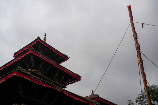 Indra Jatra Festival Started - Kathmandu Devotees erect the sacred ceremonial wooden pole known as Ya: Shi at Hanuman Dhoka Durbar Square, marking the beginning of the eight-day Indra Jatra festival in Kathmandu, Nepal, on September 23, 2026. The annual festival, one of the biggest celebrations in the Kathmandu Valley, is dedicated to Indra, the Hindu god of rain and heaven, and features traditional chariot processions, masked dances, religious rituals and cultural performances. The festival also includes processions of the living goddess Kumari through the historic streets of Kathmandu. Photo by Sunil Pradhan ABACAPRESS.COM Kathmandu Bagmati Nepal  Copyright: xSuniixPradhan ABACAx