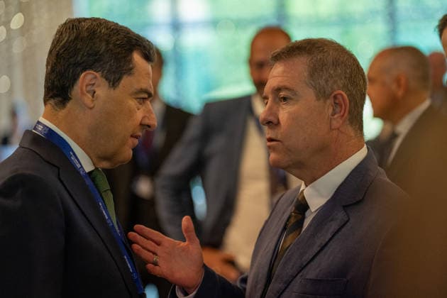 Moreno is participating this Wednesday in Ireland in the meeting of the European Committee of the Regions. The president of the Regional Government of Andalusia, Juanma Moreno (left), talks with the President of the Regional Government of Castile-La Mancha, Emiliano García Page (right), at the start of the meeting of the Bureau of the Committee of the Regions (CoR) being held in the city of Mullingar, in Ireland. September 23, 2026, in Mullingar, Ireland. The meeting of the Bureau of the European Committee of the Regions in Mullingar was held under the theme Prosperous and Sustainable Communities: Building a Europe That Works for All Territories, where Juanma Moreno addressed two debates. The first focused on the competitiveness, innovat Copyright: xFranciscoxJ.xOlmox 7793214