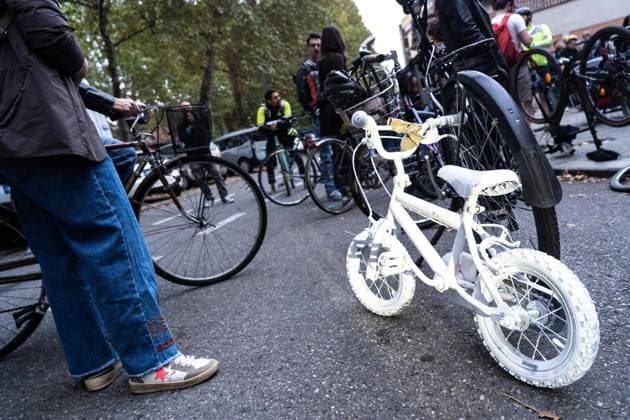 September 23, 2026, Turin, To, Italy: A human bike path to raise awareness about cycling deaths and accidents. Yesterday, Tuesday, September 22, a seven-year-old boy died while cycling to school. Turin, September 23, 2026. Turin Italy  - ZUMAa289 20260923_zia_a289_009 Copyright: xSelenexDanielex xAgfx