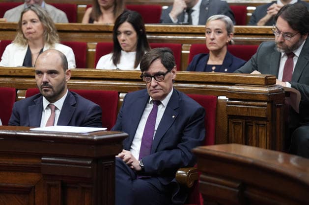 Illa Appears Before the Catalan Parliament Regarding the 2025 PISA Tests Salvador Illa, President of the Generalitat de Catalunya, during a plenary session at the Catalan Parliament on September 23, 2026, in Barcelona, Catalonia, Spain. Illa is appearing before the Catalan Parliament today at his own request following the crisis that erupted in the Department of Education due to an error in the sample that excluded Catalonia from the PISA report results. SEPTEMBER 23, 2026 Barcelona, Catalonia Barcelona, Catalonia, Spain Copyright: xDavidxZorrakinox 7793236