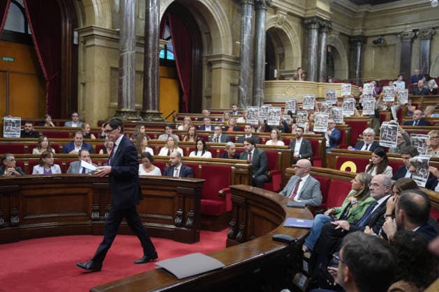 Illa Appears Before the Catalan Parliament Regarding the 2025 PISA Tests Salvador Illa, President of the Generalitat de Catalunya, during a plenary session at the Catalan Parliament on September 23, 2026, in Barcelona, Catalonia, Spain. Illa is appearing before the Catalan Parliament today at his own request following the crisis that erupted in the Department of Education due to an error in the sample that excluded Catalonia from the PISA report results. SEPTEMBER 23, 2026 Barcelona, Catalonia Barcelona, Catalonia, Spain Copyright: xDavidxZorrakinox 7793237