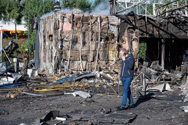 Gas station and business center destroyed in Russian attack on Kyiv KYIV, UKRAINE - SEPTEMBER 23: Emergency rescue workers and municipal response teams inspect and clear the debris of a heavily damaged gas station and business center following Russian air and missile strikes across Kyiv, Ukraine on September 23, 2026. Authorities reported multiple blast sites and extensive structural damage across several districts in the capital, with emergency services deployed to contain fires, secure compromised buildings, and clear wreckage. Danylo Antoniuk Anadolu Kyiv Ukraine. Editorial use only. Please get in touch for any other usage.  Copyright: x2026xAnadoluxDanyloxAntoniukx