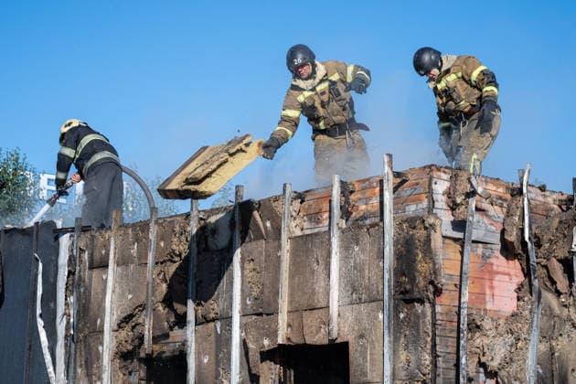 Gas station and business center destroyed in Russian attack on Kyiv KYIV, UKRAINE - SEPTEMBER 23: Emergency rescue workers and municipal response teams inspect and clear the debris of a heavily damaged gas station and business center following Russian air and missile strikes across Kyiv, Ukraine on September 23, 2026. Authorities reported multiple blast sites and extensive structural damage across several districts in the capital, with emergency services deployed to contain fires, secure compromised buildings, and clear wreckage. Danylo Antoniuk Anadolu Kyiv Ukraine. Editorial use only. Please get in touch for any other usage.  Copyright: x2026xAnadoluxDanyloxAntoniukx