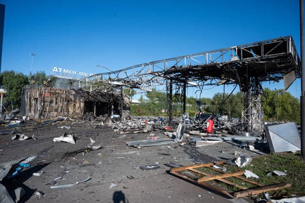 Gas station and business center destroyed in Russian attack on Kyiv KYIV, UKRAINE - SEPTEMBER 23: Emergency rescue workers and municipal response teams inspect and clear the debris of a heavily damaged gas station and business center following Russian air and missile strikes across Kyiv, Ukraine on September 23, 2026. Authorities reported multiple blast sites and extensive structural damage across several districts in the capital, with emergency services deployed to contain fires, secure compromised buildings, and clear wreckage. Danylo Antoniuk Anadolu Kyiv Ukraine. Editorial use only. Please get in touch for any other usage.  Copyright: x2026xAnadoluxDanyloxAntoniukx