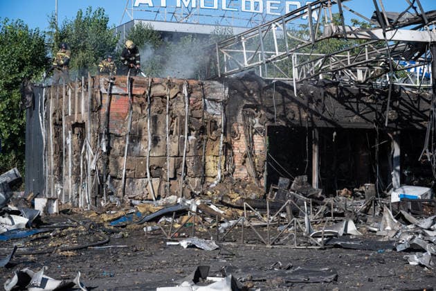 Gas station and business center destroyed in Russian attack on Kyiv KYIV, UKRAINE - SEPTEMBER 23: Emergency rescue workers and municipal response teams inspect and clear the debris of a heavily damaged gas station and business center following Russian air and missile strikes across Kyiv, Ukraine on September 23, 2026. Authorities reported multiple blast sites and extensive structural damage across several districts in the capital, with emergency services deployed to contain fires, secure compromised buildings, and clear wreckage. Danylo Antoniuk Anadolu Kyiv Ukraine. Editorial use only. Please get in touch for any other usage.  Copyright: x2026xAnadoluxDanyloxAntoniukx