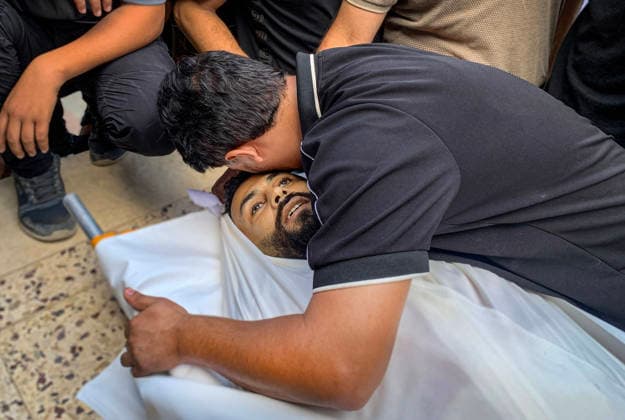 Mourners Bid Farewell to Two Palestinians at al-Shifa Hospital Mourners bid farewell to the bodies of two Palestinians at al-Shifa Hospital in Gaza City on September 23, 2026, after they were killed in an Israeli attack in the al-Nafq area. Photo by Mohammed Salha apaimages Gaza Gaza Strip Palestinian Territory 230926_Gaza_MS_00(17) Copyright: xapaimagesxMohammedxSalhax xapaimagesx