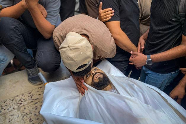 Mourners Bid Farewell to Two Palestinians at al-Shifa Hospital Mourners bid farewell to the bodies of two Palestinians at al-Shifa Hospital in Gaza City on September 23, 2026, after they were killed in an Israeli attack in the al-Nafq area. Photo by Mohammed Salha apaimages Gaza Gaza Strip Palestinian Territory 230926_Gaza_MS_00(18) Copyright: xapaimagesxMohammedxSalhax xapaimagesx