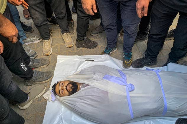 Mourners Bid Farewell to Two Palestinians at al-Shifa Hospital Mourners bid farewell to the bodies of two Palestinians at al-Shifa Hospital in Gaza City on September 23, 2026, after they were killed in an Israeli attack in the al-Nafq area. Photo by Mohammed Salha apaimages Gaza Gaza Strip Palestinian Territory 230926_Gaza_MS_00(22) Copyright: xapaimagesxMohammedxSalhax xapaimagesx