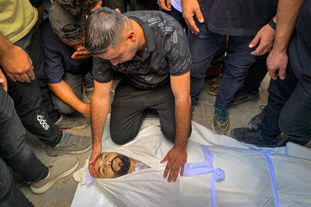 Mourners Bid Farewell to Two Palestinians at al-Shifa Hospital Mourners bid farewell to the bodies of two Palestinians at al-Shifa Hospital in Gaza City on September 23, 2026, after they were killed in an Israeli attack in the al-Nafq area. Photo by Mohammed Salha apaimages Gaza Gaza Strip Palestinian Territory 230926_Gaza_MS_00(23) Copyright: xapaimagesxMohammedxSalhax xapaimagesx