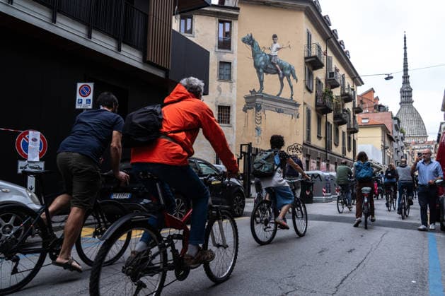 September 23, 2026, Turin, To, Italy: A human bike path to raise awareness about cycling deaths and accidents. Yesterday, Tuesday, September 22, a seven-year-old boy died while cycling to school. Turin, September 23, 2026. Turin Italy  - ZUMAa289 20260923_zia_a289_034 Copyright: xSelenexDanielex xAgfx