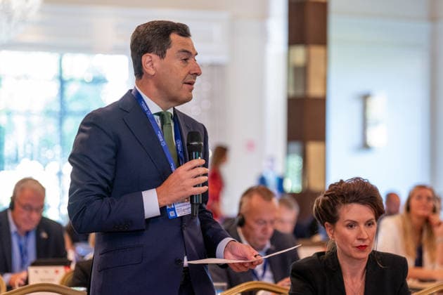 Moreno Participates in the Meeting of the European Committee of the Regions in Ireland This Wednesday The president of the Regional Government of Andalusia, Juanma Moreno, is speaking at the meeting of the Bureau of the Committee of the Regions (CoR) being held in the city of Mullingar, in Ireland. On September 23, 2026, in Mullingar, Ireland, the meeting of the Bureau of the European Committee of the Regions in Mullingar was held under the theme Prosperous and Sustainable Communities: Building a Europe That Works for All Territories, where Juanma Moreno participated in two debates. The first focused on the competitiveness, innovation, and economic resilience of Europe’s territories, and the second will revolve around access to housing, Copyright: xFranciscoxJ.xOlmox 7793296