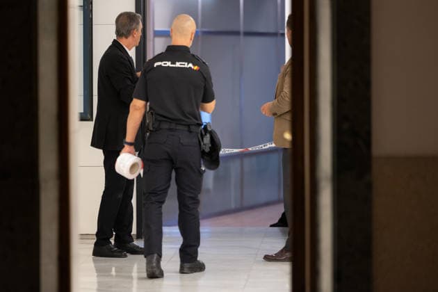 Marlaska and Robles Focus the Question Period in Congress A section of the Congress of Deputies was evacuated due to the effects of a can of pepper spray during a question period directed at the government in the Congress of Deputies on September 23, 2026, in Madrid, Spain. The government faces a new question period that once again centers on the handling of the migration crisis in Ceuta, with seven questions and two urgent interpellations. The Minister of the Interior and the Minister of Defense will bear the brunt of the congressional scrutiny, although the opposition will also question other ministers. Following the question period, Congress will debate and vote on the approval of emergency economic measures. SEPTEMBER 23, 2026 Jesús He  Copyright: xJesusxHellinx 7793319