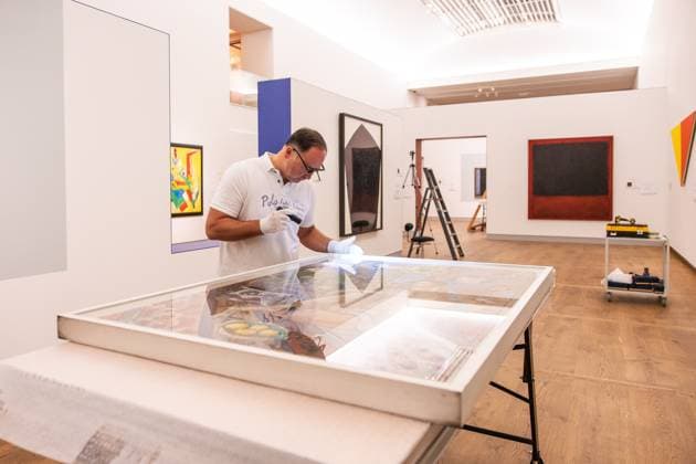 AMSTERDAM - The Figure dÃ corative sur fond ornemental , a key work from the oeuvre of Henri Matisse, during the unpacking at the H ART Museum. DINGENA MOL ANP netherlands out - belgium out  Copyright: xx x569755026x originalFilename: 569755026.jpg