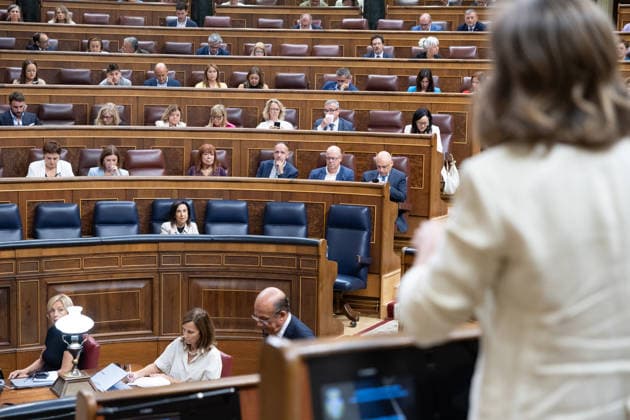 Marlaska and Robles Focus the Question Period in Congress Defense Minister Margarita Robles during a question period for the government in the Congress of Deputies on September 23, 2026, in Madrid, Spain. The government faces a new question period that once again centers on the handling of the migration crisis in Ceuta, with seven questions and two urgent interpellations. The Interior Minister and the Defense Minister will bear the brunt of the congressional scrutiny, although the opposition will also question other ministers. Following the question period, Congress will debate and vote on the ratification of emergency economic measures. SEPTEMBER 23, 2026 Jesús Hellí Spain  Copyright: xJesusxHellinx 7793334