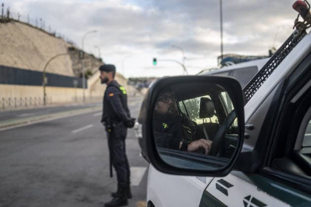 Spanish security forces reinforce Ceuta border amid mass crossing alerts CEUTA, SPAIN - SEPTEMBER 23: Members of the Spanish Civil Guard s Rapid Action Group (GRS) and National Police riot units maintain strict security vigilance along the Tarajal border crossing in the autonomous city of Ceuta, Spain on September 23, 2026. Following social media calls inciting a coordinated mass border-crossing attempt into European territory, the Spanish government deployed specialized reinforcement units from across mainland Spain to heighten border monitoring and prevent irregular entry attempts from neighboring Morocco amid the ongoing regional migration crisis. Jose Colon Anadolu Ceuta Spain. Editorial use only. Please get in touch for any other usa  Copyright: x2026xAnadoluxJosexColonx