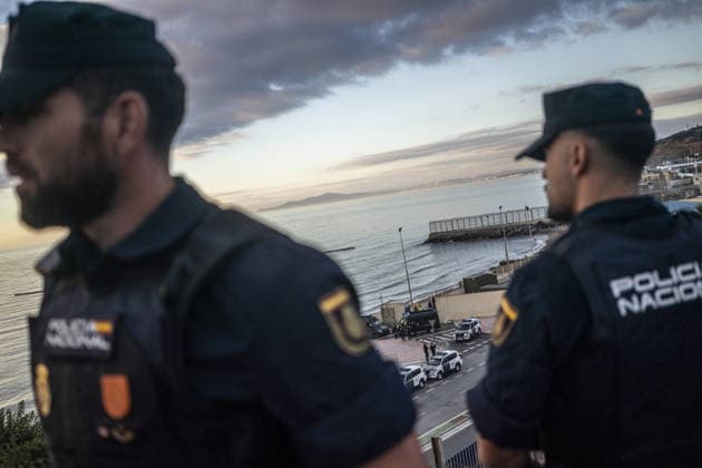 Spanish security forces reinforce Ceuta border amid mass crossing alerts CEUTA, SPAIN - SEPTEMBER 23: Members of the Spanish Civil Guard s Rapid Action Group (GRS) and National Police riot units maintain strict security vigilance along the Tarajal border crossing in the autonomous city of Ceuta, Spain on September 23, 2026. Following social media calls inciting a coordinated mass border-crossing attempt into European territory, the Spanish government deployed specialized reinforcement units from across mainland Spain to heighten border monitoring and prevent irregular entry attempts from neighboring Morocco amid the ongoing regional migration crisis. Jose Colon Anadolu Ceuta Spain. Editorial use only. Please get in touch for any other usa  Copyright: x2026xAnadoluxJosexColonx