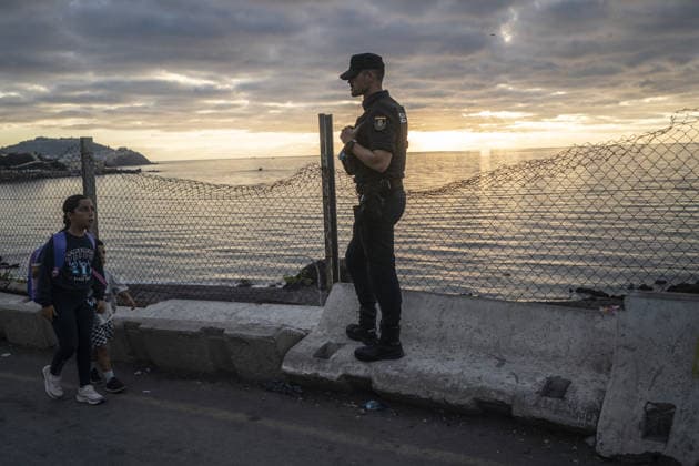 Spanish security forces reinforce Ceuta border amid mass crossing alerts CEUTA, SPAIN - SEPTEMBER 23: Members of the Spanish Civil Guard s Rapid Action Group (GRS) and National Police riot units maintain strict security vigilance along the Tarajal border crossing in the autonomous city of Ceuta, Spain on September 23, 2026. Following social media calls inciting a coordinated mass border-crossing attempt into European territory, the Spanish government deployed specialized reinforcement units from across mainland Spain to heighten border monitoring and prevent irregular entry attempts from neighboring Morocco amid the ongoing regional migration crisis. Jose Colon Anadolu Ceuta Spain. Editorial use only. Please get in touch for any other usa  Copyright: x2026xAnadoluxJosexColonx