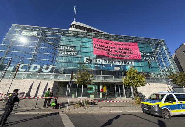 Environmental activists protest at CDU headquarters in Berlin BERLIN, GERMANY - SEPTEMBER 23: Environmental activists stage a protest at the Christian Democratic Union (CDU) headquarters, displaying banners on the building facade, in Berlin, Germany, on September 23, 2026. ROBIN WOOD activists climbed the CDU headquarters and unfurled the banner, criticizing the CDU-led federal government over what they described as insufficient action on climate protection and a lack of measures to counter the rise of the far-right Alternative for Germany (AfD). Halil Sagirkaya Anadolu Berlin Germany. Editorial use only. Please get in touch for any other usage.  Copyright: x2026xAnadoluxHalilxSagirkayax