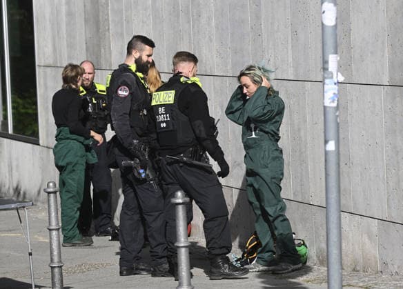 Environmental activists protest at CDU headquarters in Berlin BERLIN, GERMANY - SEPTEMBER 23: Police officers detain a ROBIN WOOD activist outside the Christian Democratic Union (CDU) headquarters during a protest in Berlin, Germany, on September 23, 2026. Police took extensive security measures around the building and detained protesters. The activists climbed the building and displayed banners criticizing the CDU-led federal government over what they described as insufficient action on climate protection and a lack of measures to counter the rise of the Alternative for Germany (AfD). Halil Sagirkaya Anadolu Berlin Germany. Editorial use only. Please get in touch for any other usage.  Copyright: x2026xAnadoluxHalilxSagirkayax